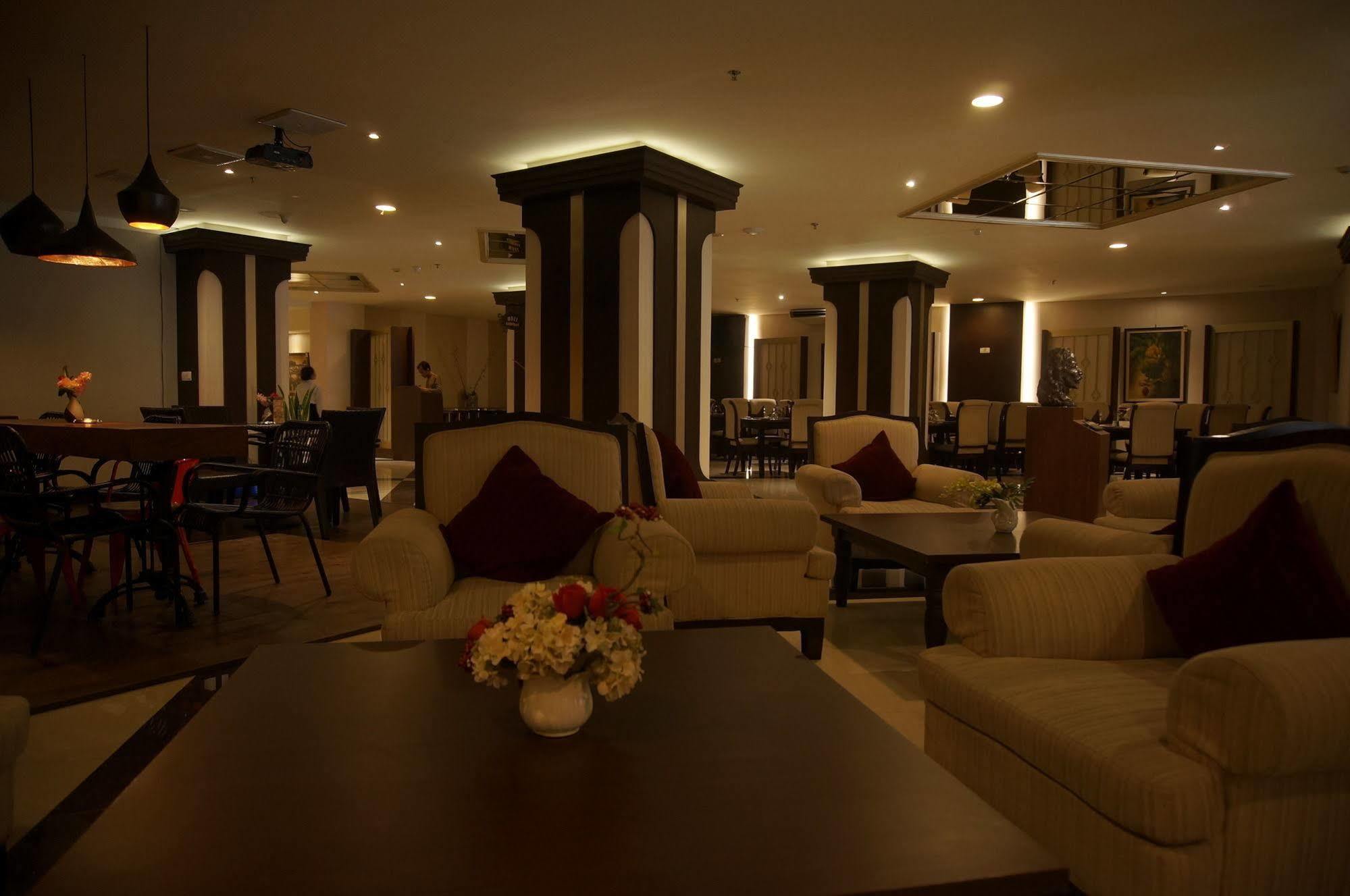 Hotel Varna Culture Soerabaia 3*